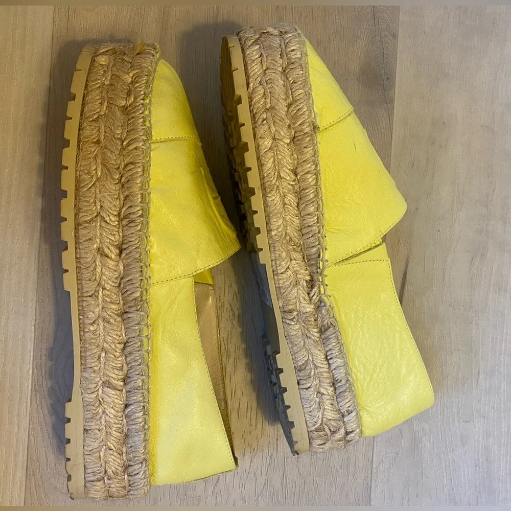 Etienne Aigner Wade Espadrille Loafers Sunflower Yellow Lamb Leather RARE - Sz 7 - Picture 4 of 6